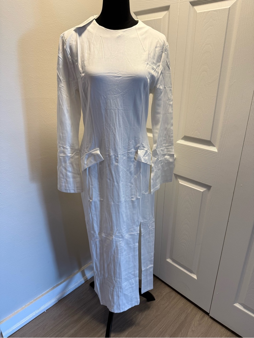 Elegant White Long-Sleeve Midi Dress